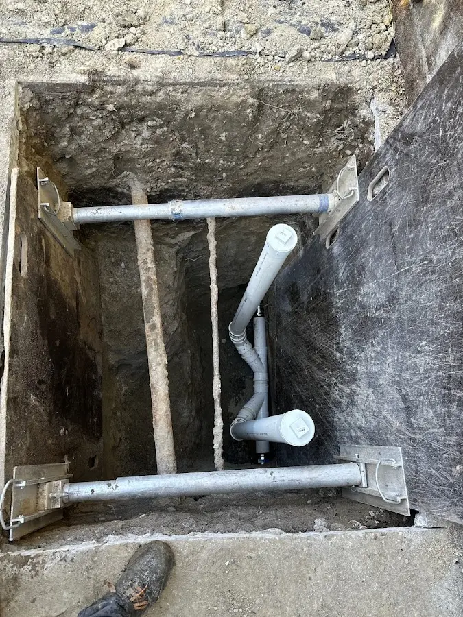 Experienced plumber completing Drain Cleaning work in Shoreline